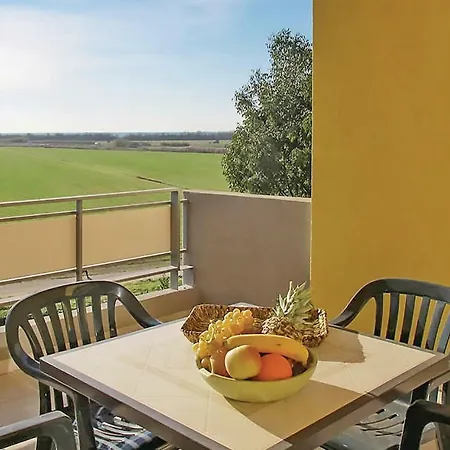 0-bedroom In Ortonovo 公寓 *