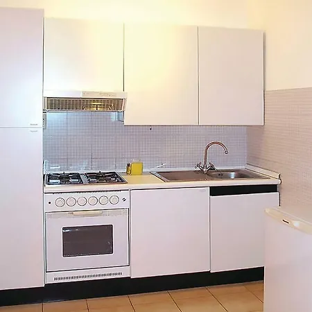 Lejlighed 0-bedroom In Ortonovo Marinella di Sarzana